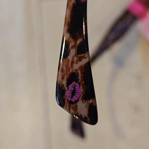 NWT Luv Betsey by Betsey Johnson Unique Shark Eye Animal Print Sunglasses - Picture 5 of 8